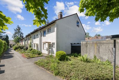 Denzlingen: Gepflegtes 6-Zimmer-Reiheneckhaus mit Terrasse, Balkon, Keller & Garage
