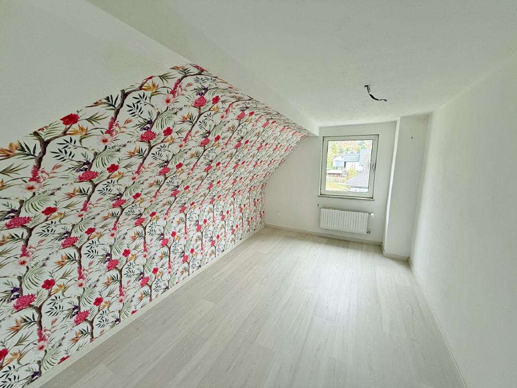 Immobilie in Waldbröl - Charmante Fachwerk-Doppelhaushälfte mit großem Grundstück und Garage - Bild 3