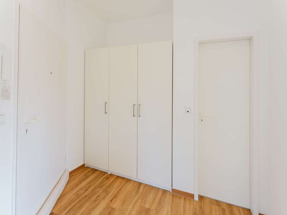 Flur III - Garderobenschrank