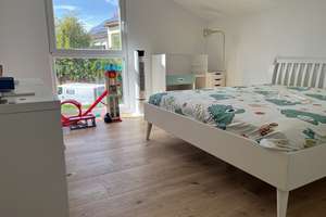 Möbliertes modernes 6,5-Zimmer Haus mit hellem Wohnzimmer , tolle Terrasse und Einbauküche – 71229 Leonberg – Vorschaubild 30