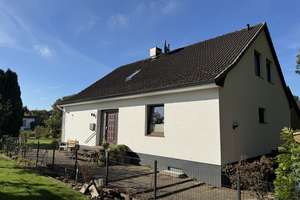 Einfamilienhaus mit Einliegerwohnung – Die vollständige Adresse der Immobilie erhältst du vom Anbieter., 24539 Wittorf, Neumünster – Vorschaubild 3