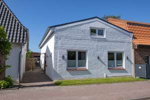 Teilmodernisiertes Einfamilienhaus in Norddeich zu vermieten