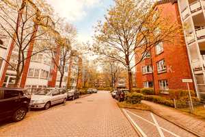 **ZENTRALES WOHNEN IM ALSTERTAL** renovierte 2-Zimmer-Wohnung mit sonnigem Balkon + TG – Hamburg – Vorschaubild 18