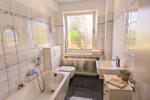 Erstbezug nach Sanierung- 3,5-Zimmer-Wohnung mit Garage,  Sonnenbalkonen und Gemeinschaftsgarten – Charlottenstr 31, 45289 Burgaltendorf, Essen – Vorschaubild 2