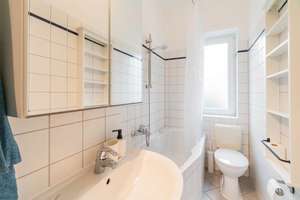 Bezugsfrei ++ Helles, möbliertes Apartment in gepflegtem Altbau ++ Top Lage – Die vollständige Adresse der Immobilie erhältst du vom Anbieter., 10437 Prenzlauer Berg, Berlin – Vorschaubild 10