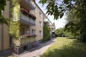 Schick sanierte 3-Zimmer-Wohnung mit sonnigem Balkon – Pirnaer Landstraße 47a, 1237 Dresden – Vorschaubild 1