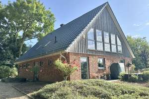 Osdorf: Traumhaftes Landhaus von 2018 mit eigener Pferdekoppel, Naturbadeteich, Sauna und Ostseenähe – Die vollständige Adresse der Immobilie erhältst du vom Anbieter., 24251 Osdorf – Vorschaubild 1