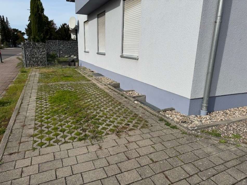 2 Kfz-Außenstellplätze