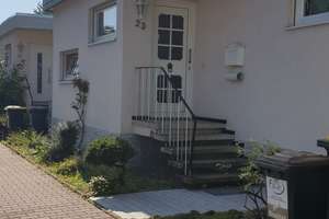 VON PRIVAT: Bungalow mit 3 SZ und Wintergarten in Ffm.-Hausen kurzfristig zu vermieten!!