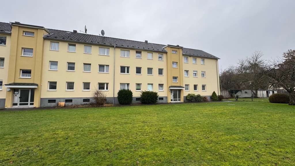 Immobilie in Neumünster - 3,5-Zimmer-Eigentumswohnung mit Loggia in ruhiger Lage - Bild 3