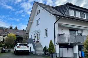 Schöne und gepflegte 3,5-Zimmer-Doppelhaushälfte mit gehobener Innenausstattung in Gelnhausen-Haitz – Main-Kinzig-Kreis – Vorschaubild 1