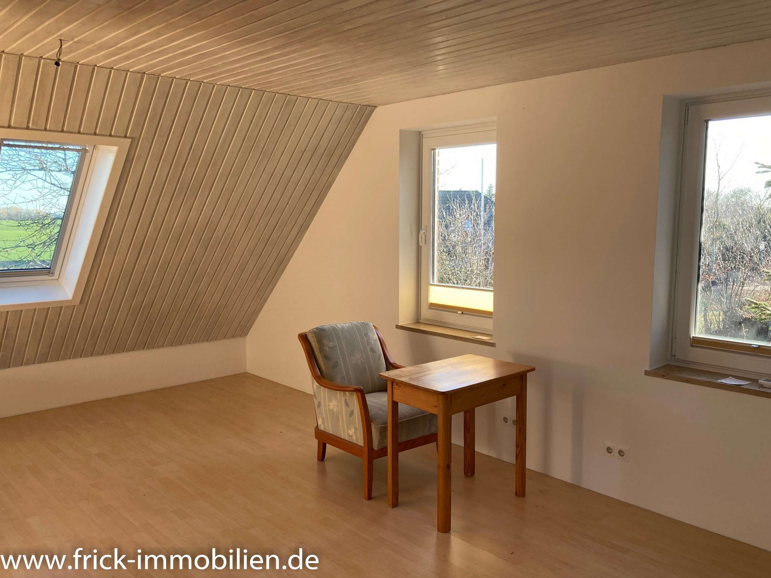 Immobilie in Göhl - Resthof mit Wohnhaus, ehem. Wirtschaftsgebäude, Doppelgarage und 0,82 ha Land - Bild 9