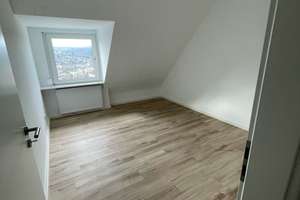 Attraktive 3-Zimmer-Dachgeschosswohnung mit gehobener Innenausstattung in Pforzheim – Paracelsustraße 45, 75179 Brötzingen, Pforzheim – Vorschaubild 2