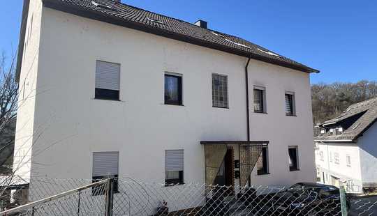 Bild von Gepflegte Doppelhaushälfte mit zwei Wohnungen und schönem Gartengrundstück in Weilburg - Ahausen