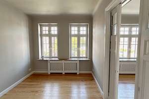 mehr geht nicht: hochwertig sanierter Altbau mit 3,60 m Decken, Dielen, Balkon & Einbauküche – Ahlmannstraße 24, 24118 Ravensberg, Kiel – Vorschaubild 4