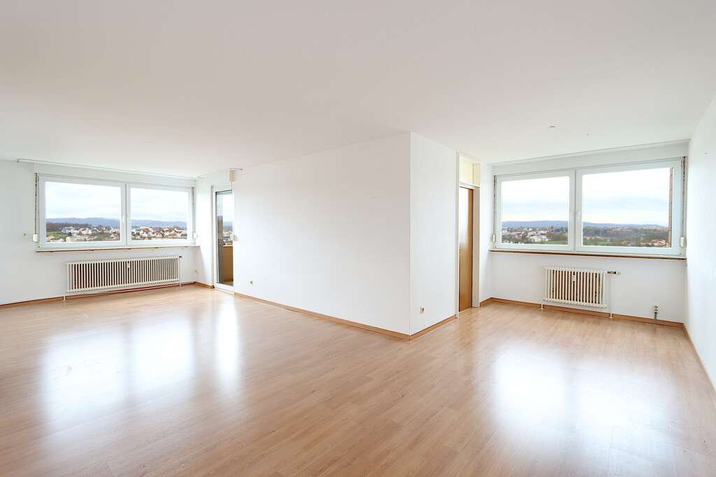 Immobilie in Backnang - Licht, Raum und Ausblick vereint! Schöne 3,5-Zi.-Wohnung mit 2 Balkonen, EBK und TG-Stellplatz - Bild 3