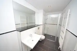 Hochwertig sanierte Maisonettewohnung mit Balkon, Fußbodenheizung und Parkettboden! – Beethovenstraße 22, 9130 Chemnitz – Vorschaubild 9