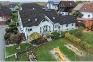 Attraktives Einfamilienhaus mit vielen Extra´s in ruhiger Wohnlage! – Die vollständige Adresse der Immobilie erhältst du vom Anbieter., 35796 Weinbach – Vorschaubild 1