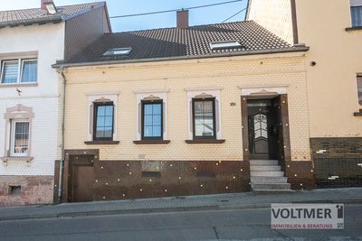 CHARMANT- bezugsfertiges Reihenhaus mit tollem Garten in Wellesweiler!