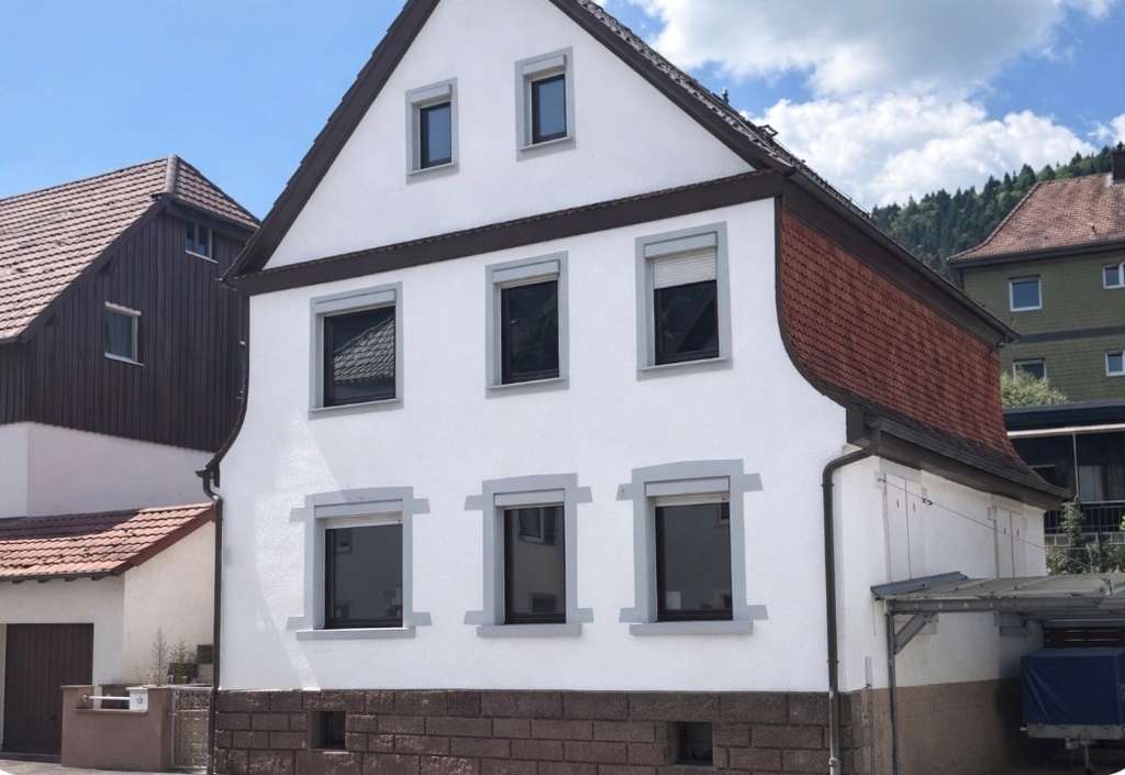 Immobilie in Unterreichenbach - Wohnen unter einem Dach - Perfekt für Familien  - Bild 1