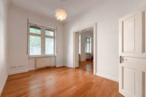 Inviting downtown apartment 2 BR, 1.5 BA, fitted kitchen, balcony & garage | WAGNER IMMOBILIEN – Schiersteiner Straße 8, 65185 Mitte, Wiesbaden – Vorschaubild 5