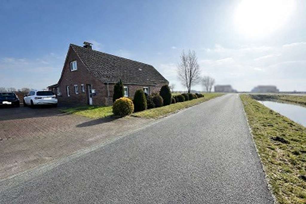 Immobilie in Wiesmoor - Einfamilienhaus in erstklassiger Wiekenlage von Wiesmoor - Bild 1