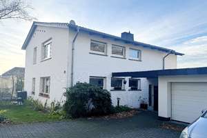 Saniertes Zweifamilienhaus in grüner Waldrandlage von Lüstringen