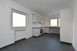 Sonnige 4-Zimmer Wohnung mit Süd-West-Balkon und schönem Blick in Stuttgart Uhlbach – Die vollständige Adresse der Immobilie erhältst du vom Anbieter., 70329 Uhlbach, Stuttgart – Vorschaubild 3