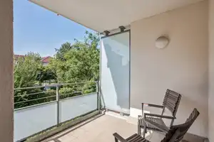 Elegante Wohnung mit Südbalkon in Toplage Unterföhrings – urbaner Komfort trifft ländliche Ruhe. – München (Kreis) – Vorschaubild 1