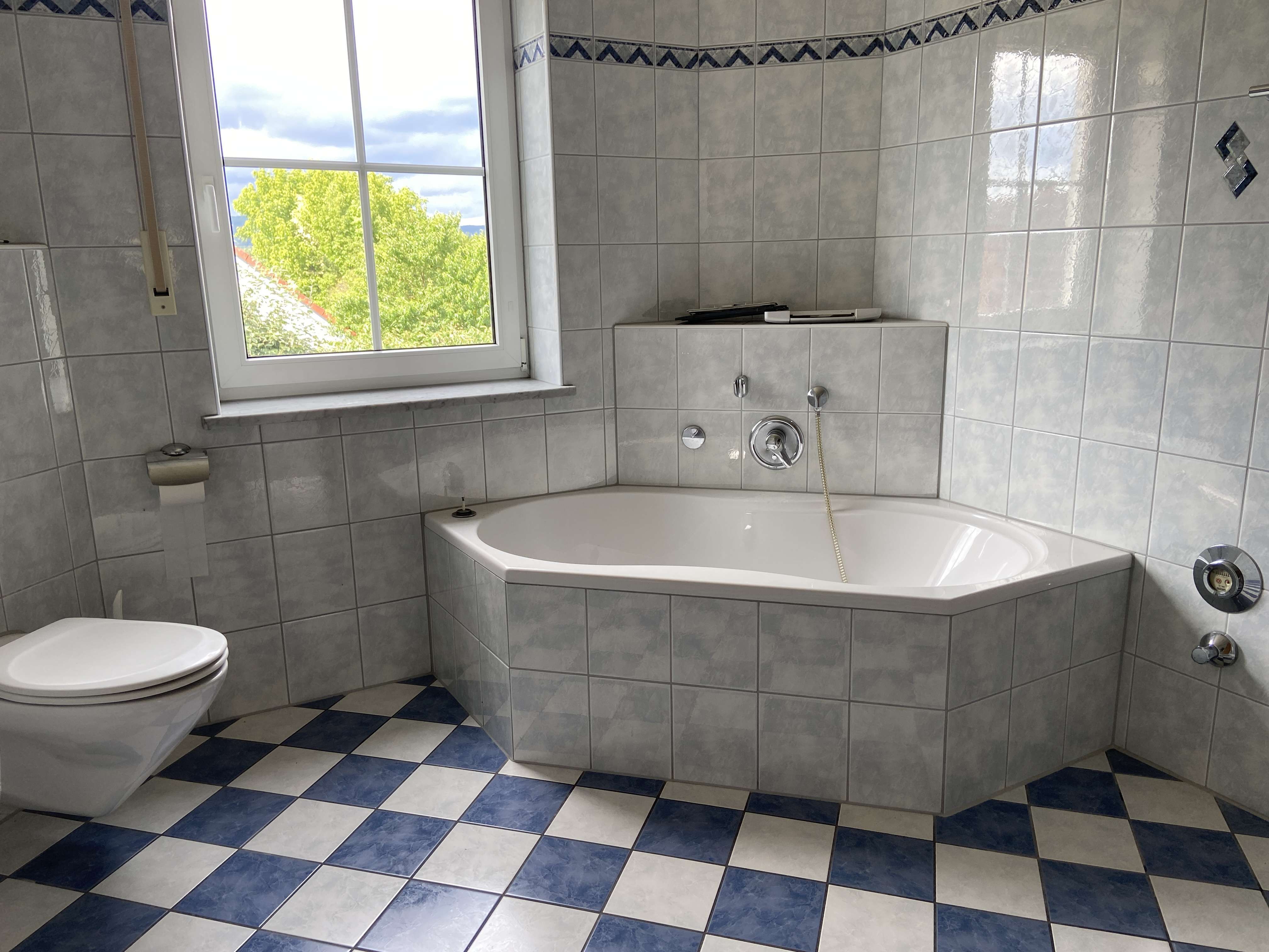 Immobilie in Eggolsheim - Gepflegtes Mehrfamilienhaus mit Ausblick in ruhiger Hanglage – - Bild 10