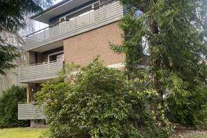 Attraktive Penthouse-Wohnung mit 2,5 Zimmern und Garagenstellplatz