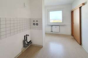 Die gibt es selten! - Große 2-Zimmer-Wohnung mit Tageslichtbad! ** wir renovieren **! – Wilsdruffer Ring 19, 1169 Gorbitz-Süd, Dresden – Vorschaubild 3