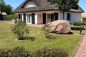 Reetanwesen mit parkähnlichem Grundstück & Doppelgarage – NEU - JETZT ALS DAUERWOHNSITZ NUTZBAR! – Die vollständige Adresse der Immobilie erhältst du vom Anbieter., 18573 Rambin – Vorschaubild 7