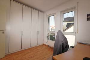 Helle Dachgeschosswohnung mit Sonnenloggia und TG-Stellplatz in Wiesbaden-Erbenheim – Die vollständige Adresse der Immobilie erhältst du vom Anbieter., 65205 Erbenheim, Wiesbaden – Vorschaubild 17
