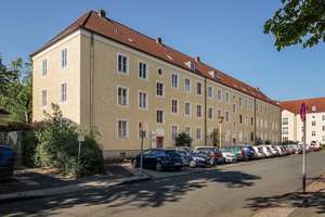 Zentrale Altbauwohnung // 2.OG rechts