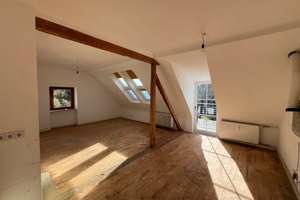 Sanierte Dachgeschosswohnung mit Balkon in ruhiger Lage in Saarbrücken-Halberg