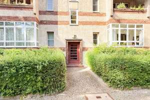 Denkmalgeschützter wunderschöner Altbau | 122m2 | 4 Zimmer | 2 Bäder | 2 Südbalkone | Volksparkblick – Die vollständige Adresse der Immobilie erhältst du vom Anbieter., 10715 Wilmersdorf, Berlin – Vorschaubild 18