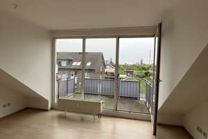 schöne 44 m² Dachgeschoss Wohnung mit Balkon und Einbauküche – Schleusenstr. 56, 47229 Friemersheim, Duisburg – Vorschaubild 2
