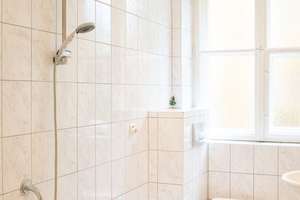 HOMESK - Sofort bezugsfreie 3-Zimmer-Altbauwohnung im Hochparterre in Westend – Reichsstraße 20, 14052 Westend, Berlin – Vorschaubild 15