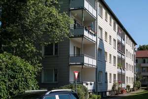 Zentral gelegen u. charmant – 2-Zimmer-Wohnung mit Balkon am Wohltberg – Breslauer Str. 41, 38440 Wohltberg, Wolfsburg – Vorschaubild 1