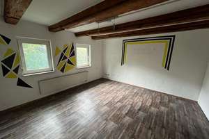 Großzügiges 12-Zimmer-Haus mit Entwicklungspotenzial – ideal für Kapitalanleger, Monteurvermietung – Die vollständige Adresse der Immobilie erhältst du vom Anbieter., 74343 Sachsenheim – Vorschaubild 3