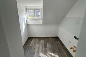 Frisch saniert & sofort einziehen – Klimatisierte 2,5-Zimmer-Dachgeschosswohnung in Krefeld! – Winkelstraße 7-9, 47798 Stadtmitte, Krefeld – Vorschaubild 8