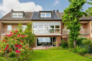 Großzügiges Reihenmittelhaus mit Einliegerwohnung, Wintergarten und Blick ins Grüne in Köln-Zündorf