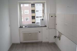 4 Zimmerwohnung mit Blick ins Grüne, Balkon und Gäste WC – Karlsruher Straße 9, 30519 Mittelfeld, Hannover – Vorschaubild 4