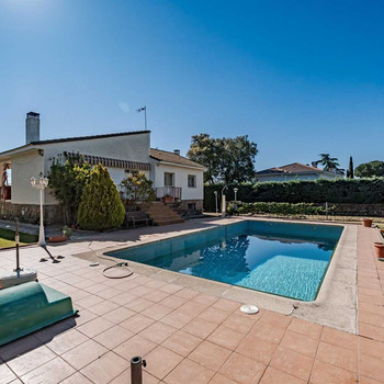 Einfamilienhaus mit Pool