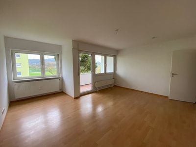 Marko Winter Immobilien-Obrigheim: Helle 3-Zimmer-Wohnung im 6-Familienhaus mit Balkon