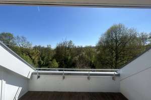 Sehr schöne GALERIE-Wohnung. Ideal für ein PAAR ohne Kinder. Balkon, Einbauküche, Stellplatz. FREI – Die vollständige Adresse der Immobilie erhältst du vom Anbieter., 70599 Schönberg, Stuttgart – Vorschaubild 3