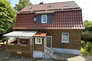 Gepflegtes Ein- bis Zweifamilienhaus mit großzügigem Grundstück und Nebengebäuden – Andreasberger Straße 19, 38678 Clausthal-Zellerfeld – Vorschaubild 2
