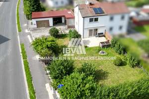 Sanierte Doppelhaushälfte mit großen Garagen und separatem Büro – Wolfgang-Droßbach-Straße 39, 92242 Hirschau – Vorschaubild 1