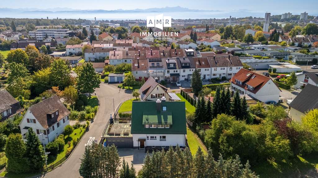 Charmantes Zweifamilienhaus - energetisch saniert und mit großem Grundstück zum Wohlfühlen